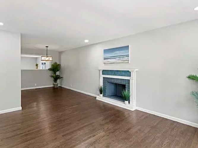 4 Bedrooms Bedrooms, ,2 BathroomsBathrooms,Home,For Sale,1144