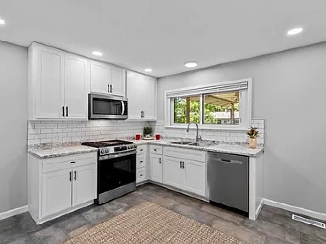 4 Bedrooms Bedrooms, ,2 BathroomsBathrooms,Home,For Sale,1144