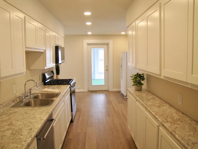 3 Bedrooms Bedrooms, ,2 BathroomsBathrooms,Home,For Sale,1149