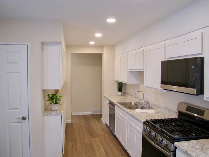 3 Bedrooms Bedrooms, ,2 BathroomsBathrooms,Home,For Sale,1149