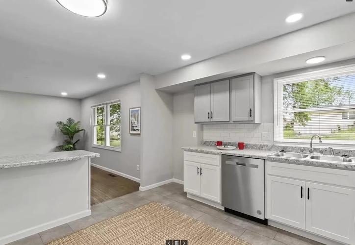 3 Bedrooms Bedrooms, ,2 BathroomsBathrooms,Home,For Sale,1152